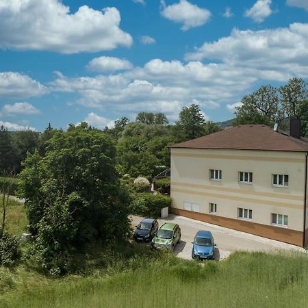 Mlynsky Ostrov Apartment 2 Zdice Bagian luar foto
