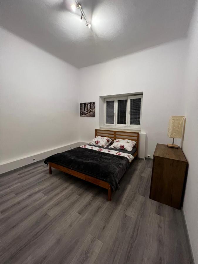 Mlynsky Ostrov Apartment 2 Zdice Bagian luar foto