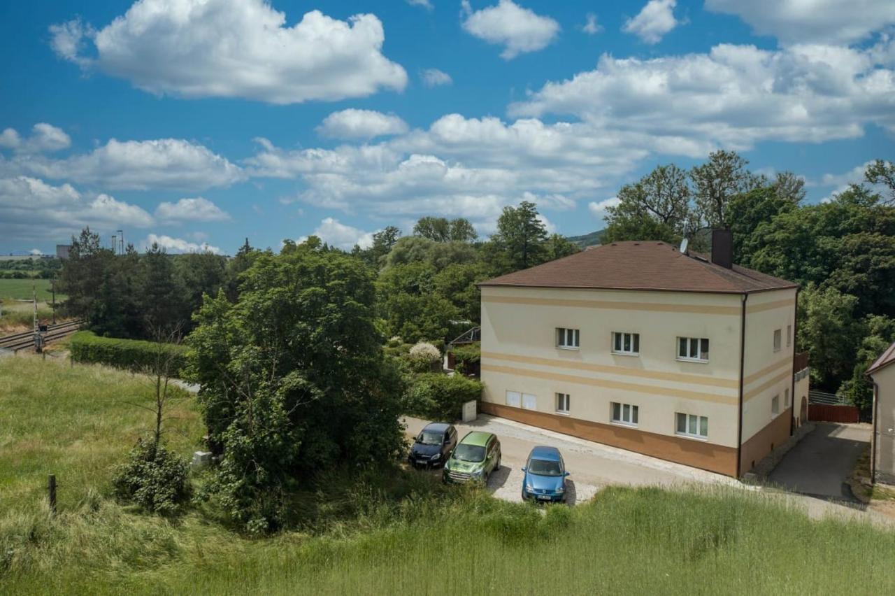 Mlynsky Ostrov Apartment 2 Zdice Bagian luar foto